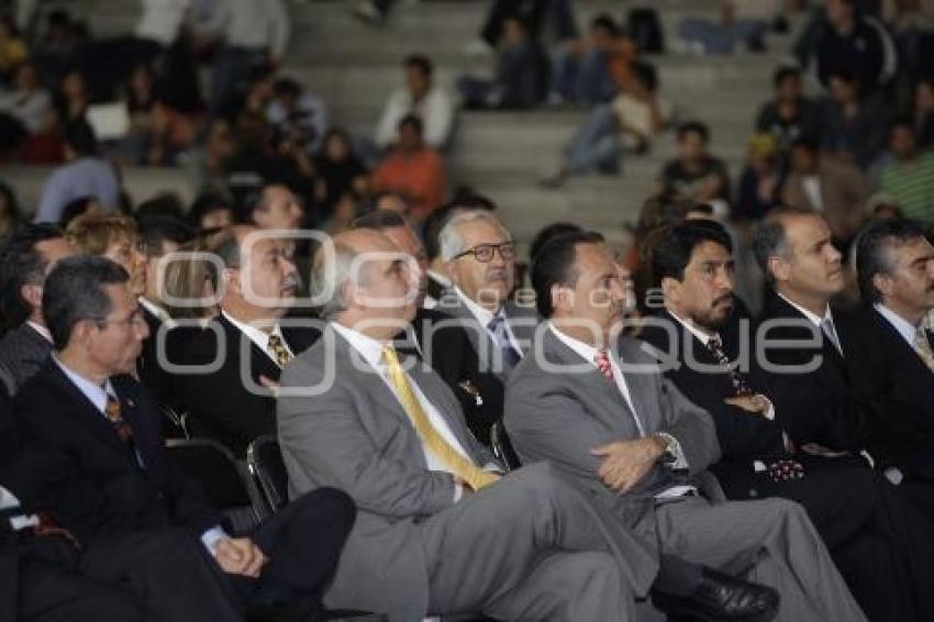 UNIVERSIDADES . IBERO . INFORME RECTOR