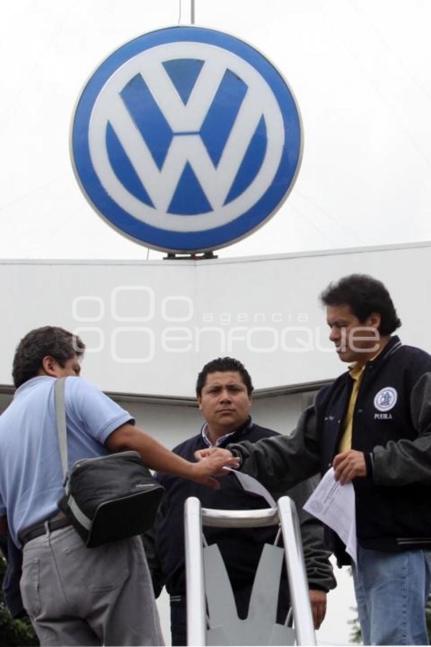 VOLKSWAGEN . SE CONJURA HUELGA