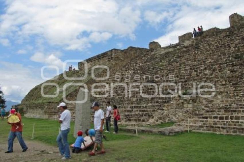 TURISMO . OAXACA