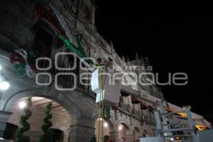 COLOCACIÓN ADORNOS AYUNTAMIENTO. CENTENARIO Y BICENTENARIO