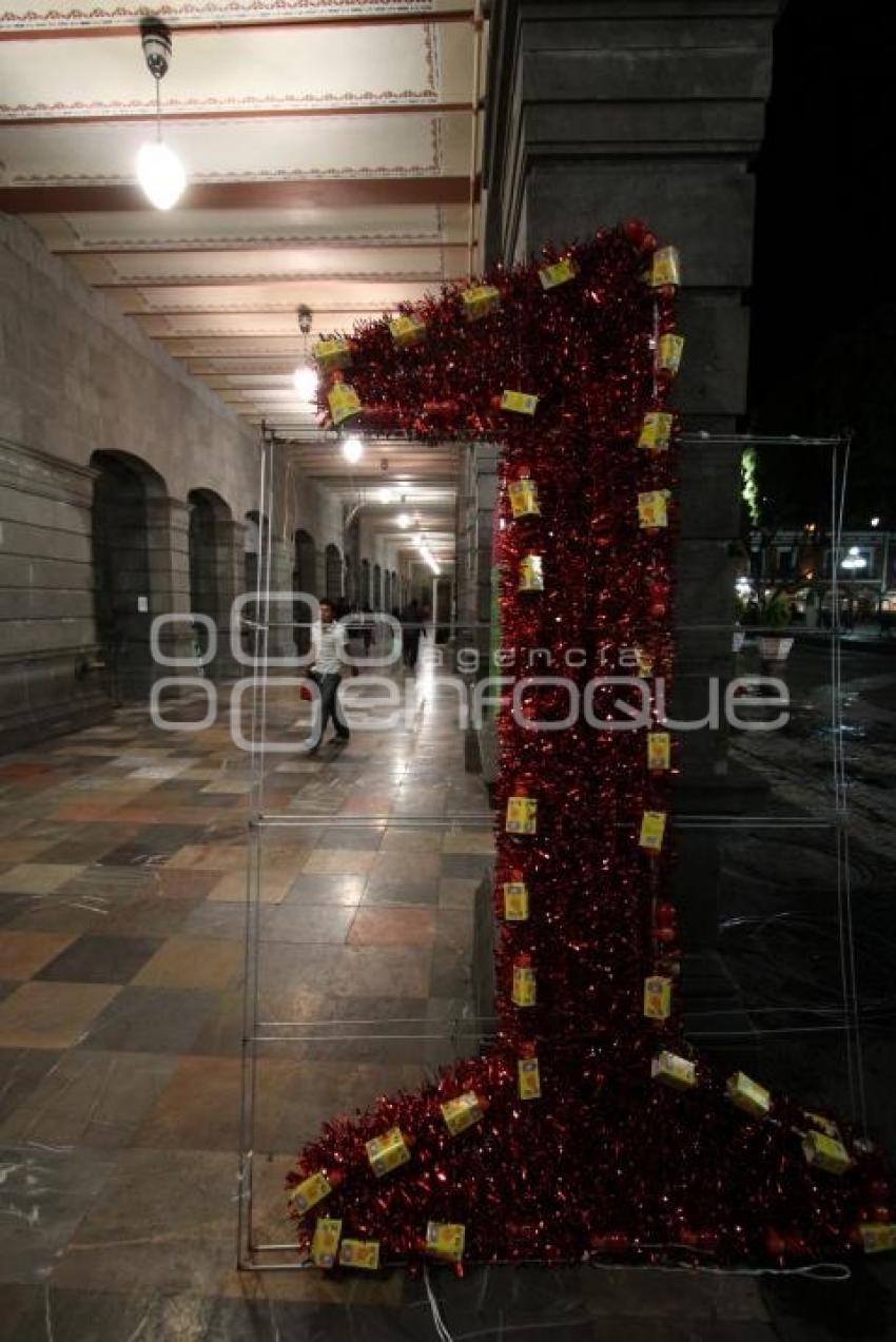 COLOCACIÓN ADORNOS AYUNTAMIENTO. CENTENARIO Y BICENTENARIO