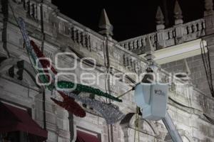 COLOCACIÓN ADORNOS AYUNTAMIENTO. CENTENARIO Y BICENTENARIO