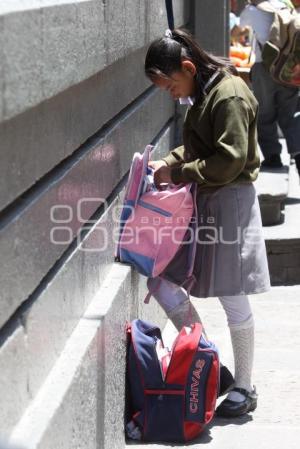 NIÑOS Y MOCHILAS