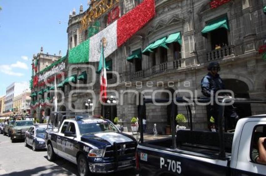 CONVOY MILITAR EN EL CENTRO DE LA CIUDAD