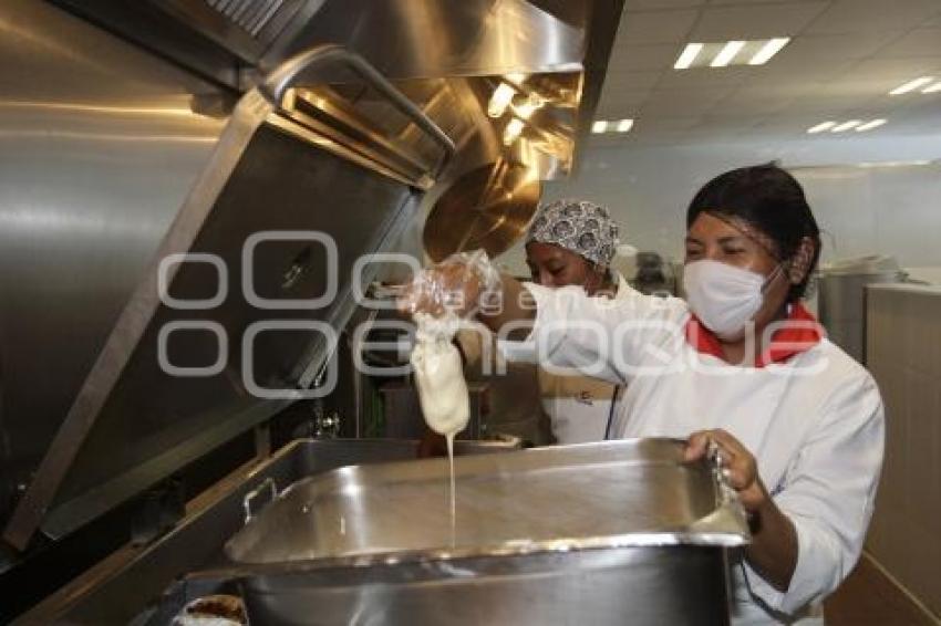 VW . CHILES EN NOGADA . RECORD GUINNESS