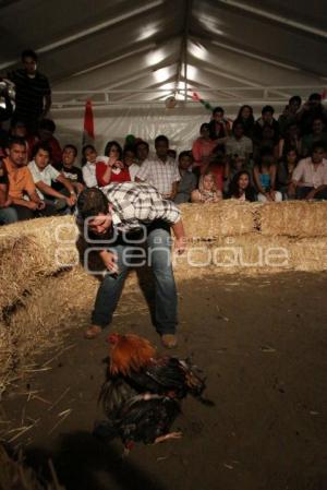 PELEA DE GALLOS. NOCHE MEXICANA