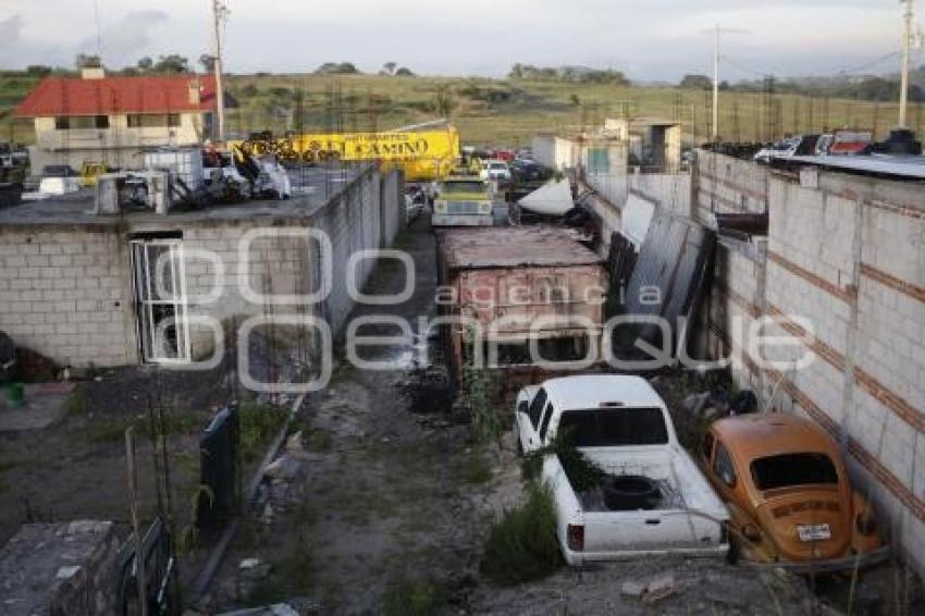INCENDIO EN LOTE DE AUTOS