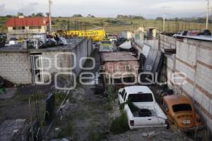 INCENDIO EN LOTE DE AUTOS