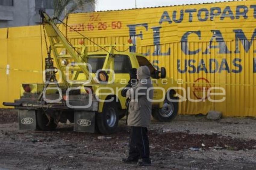INCENDIO EN LOTE DE AUTOS