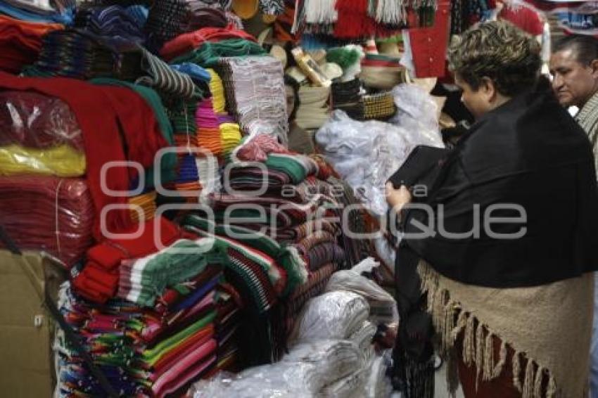 BICENTENARIO . TRAJES TÍPICOS