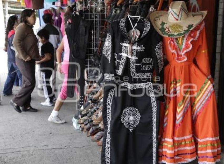 BICENTENARIO . TRAJES TIPICOS