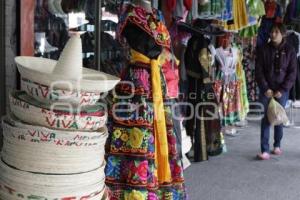 BICENTENARIO . TRAJES TÍPICOS