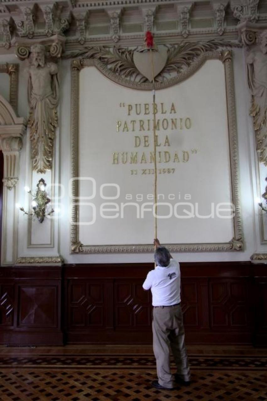 LIMPIEZA EN EL SALÓN DE CABILDO