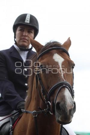 EXHIBICIÓN DE SALTO. FERIA DEL CABALLO