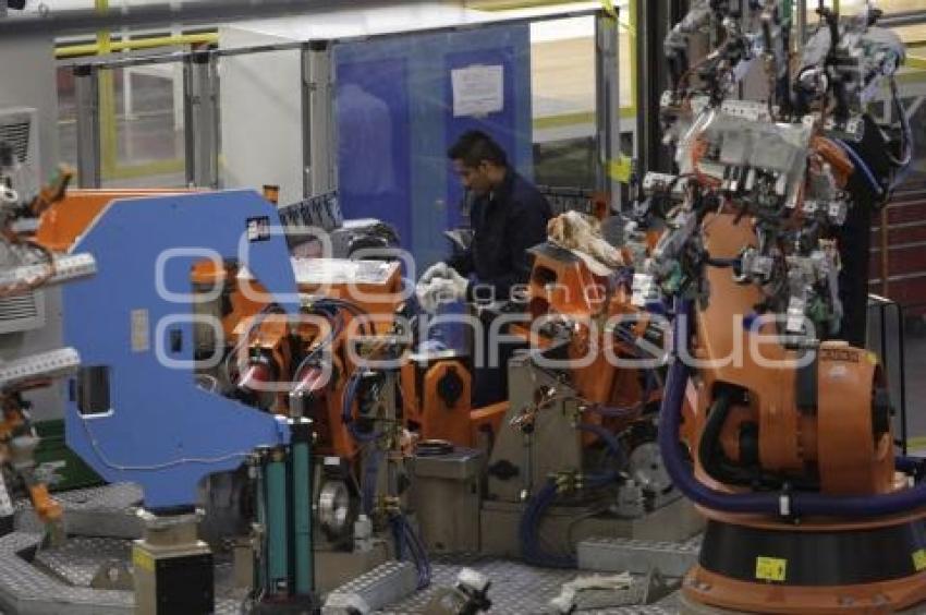 ECONOMÍA . VW . FÁBRICA DE MOTORES