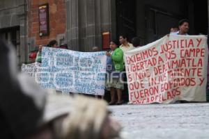 MANIFESTACION  - POBLADORES DE AZUMIATLA EN EL PALACIO DE JUSTICIA.