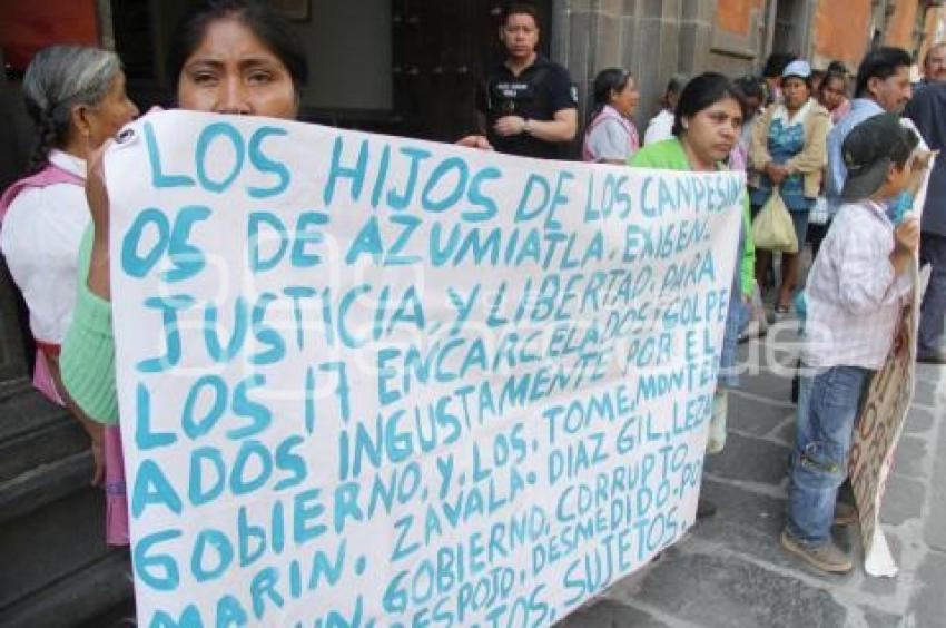MANIFESTACION - POBLADORES DE AZUMIATLA EN EL PALACIO DE JUSTICIA.