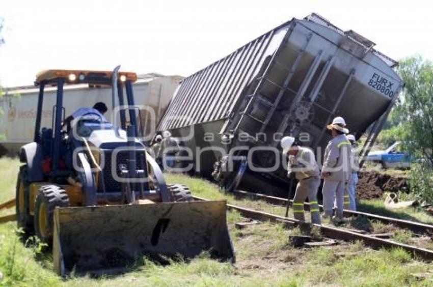 SE DESCARRILAN VAGONES DEL TREN EN HUIXCOLOTLA