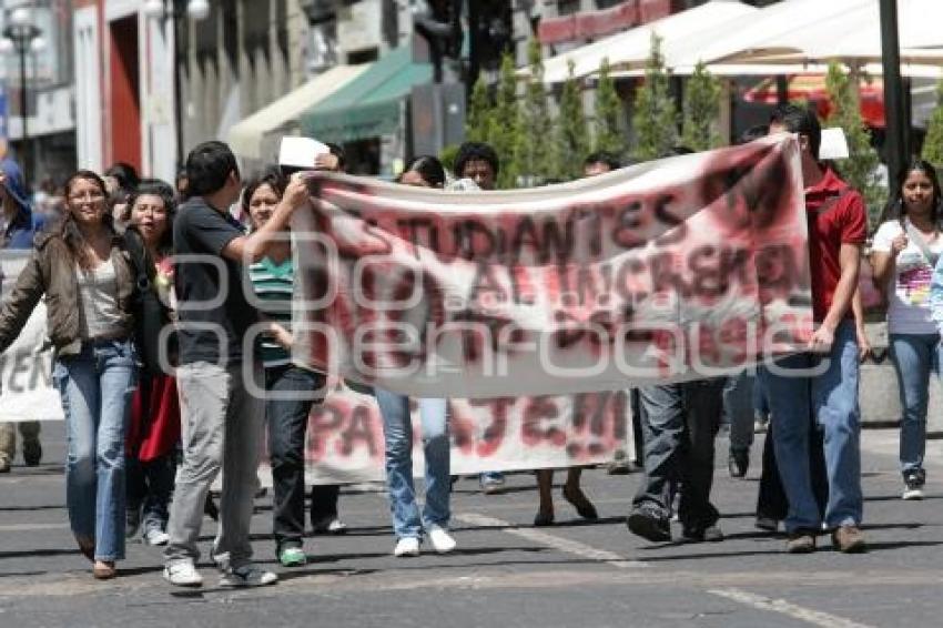 MANIFESTACIÓN . ALZA PASAJE