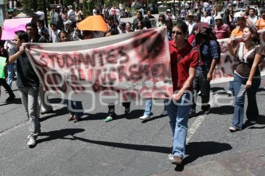 MANIFESTACIÓN . ALZA PASAJE