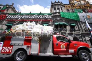 DESFILE DE BOMBEROS CON VÍVERES PARA DAMNIFICADOS