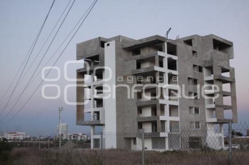 CONSTRUCCIÓN EDIFICIO DEPARTAMENTOS. LOMAS DE ANGELÓPOLIS