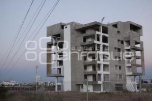 CONSTRUCCIÓN EDIFICIO DEPARTAMENTOS. LOMAS DE ANGELÓPOLIS