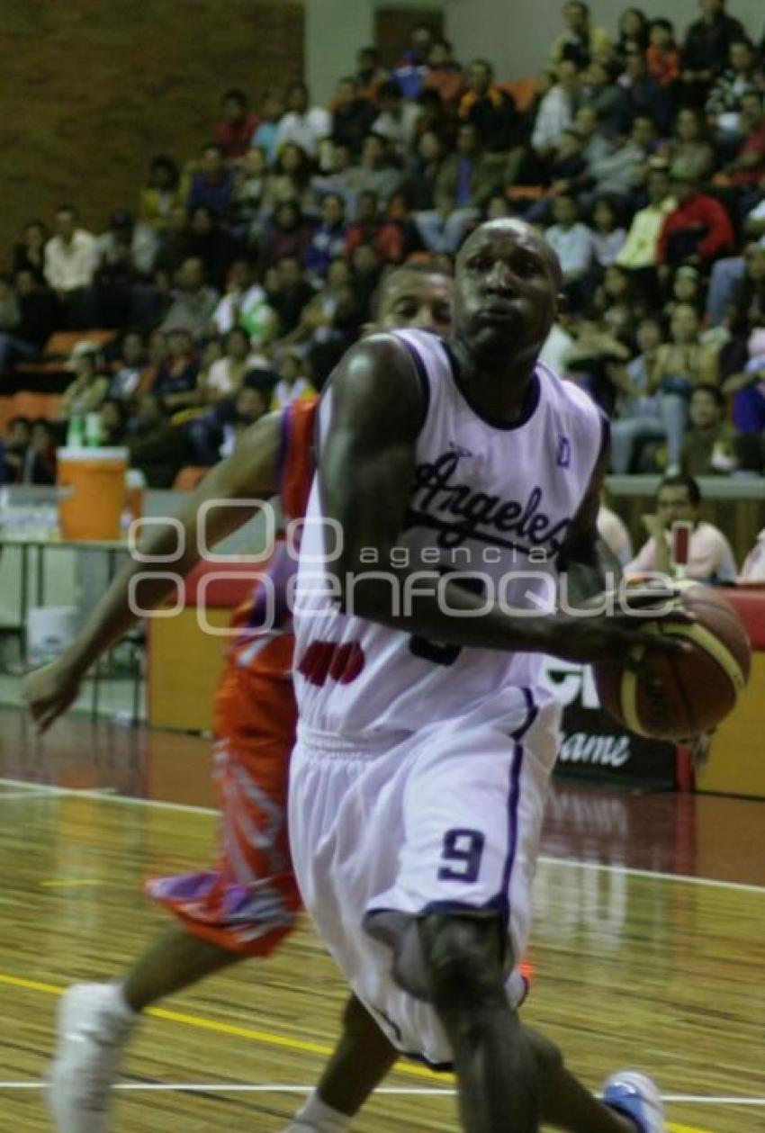 BALONCESTO . ANGELES VS PIONEROS