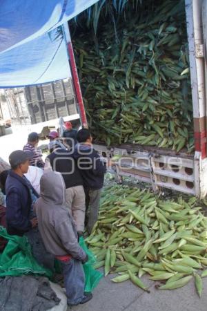 DESCARGA DE CAMION DE ELOTES