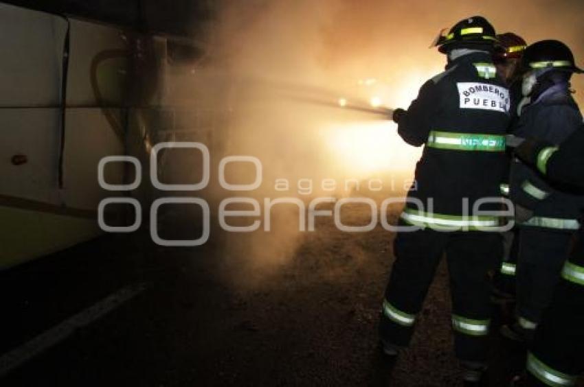 INCENDIO AUTOBUS - AUTOPISTA MEXICO PUEBLA