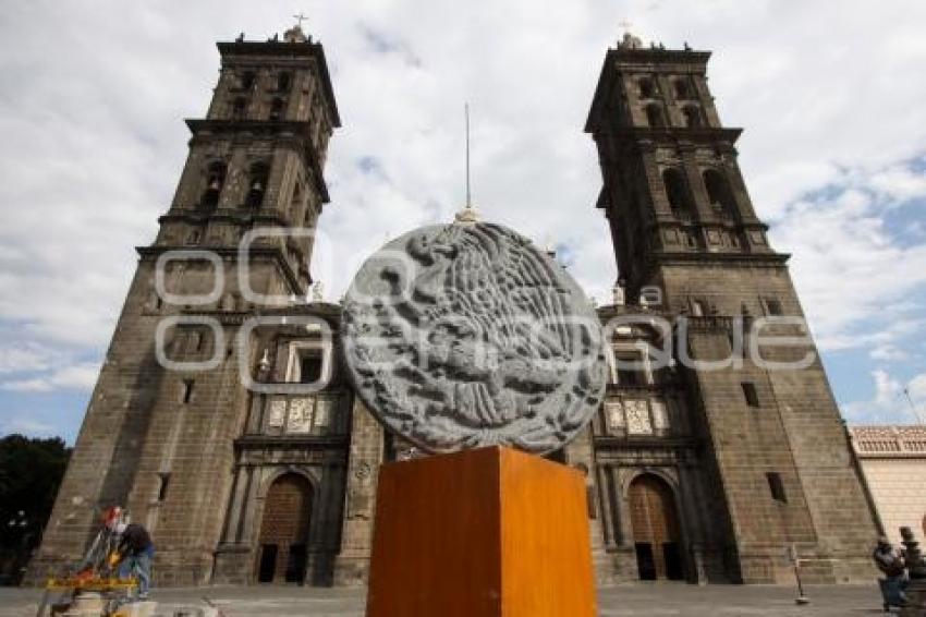 ESCUDO NACIONAL EN CATEDRAL