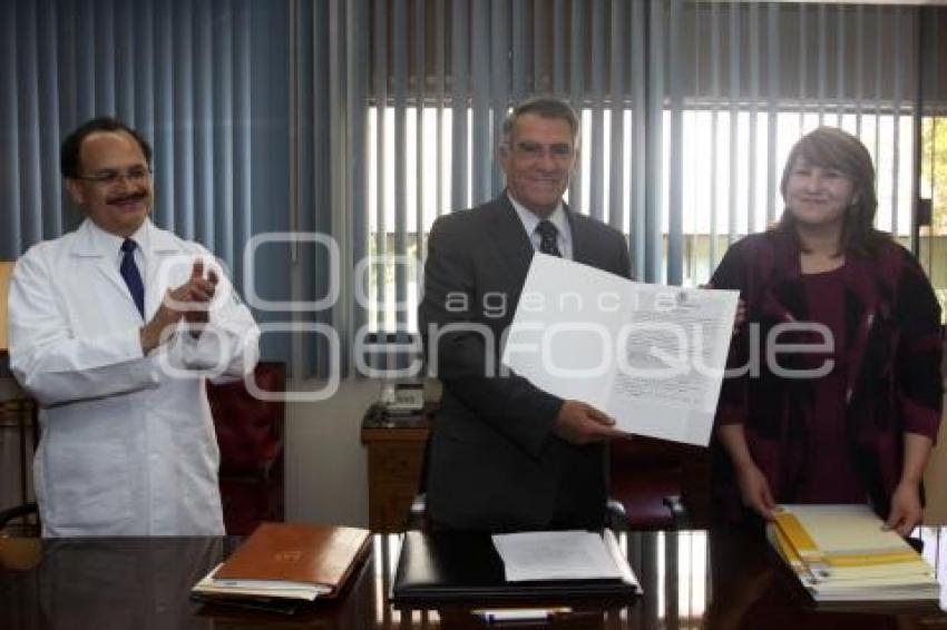 RECIBE IMSS TITULOS DE PROPIEDAD DE CLINICAS