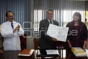 RECIBE IMSS TITULOS DE PROPIEDAD DE CLINICAS