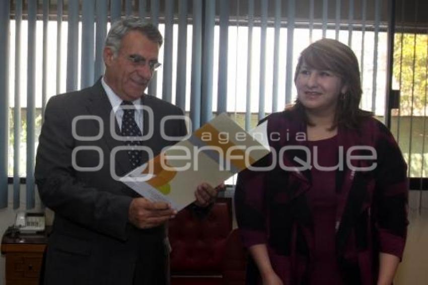 RECIBE IMSS TITULOS DE PROPIEDAD DE CLINICAS