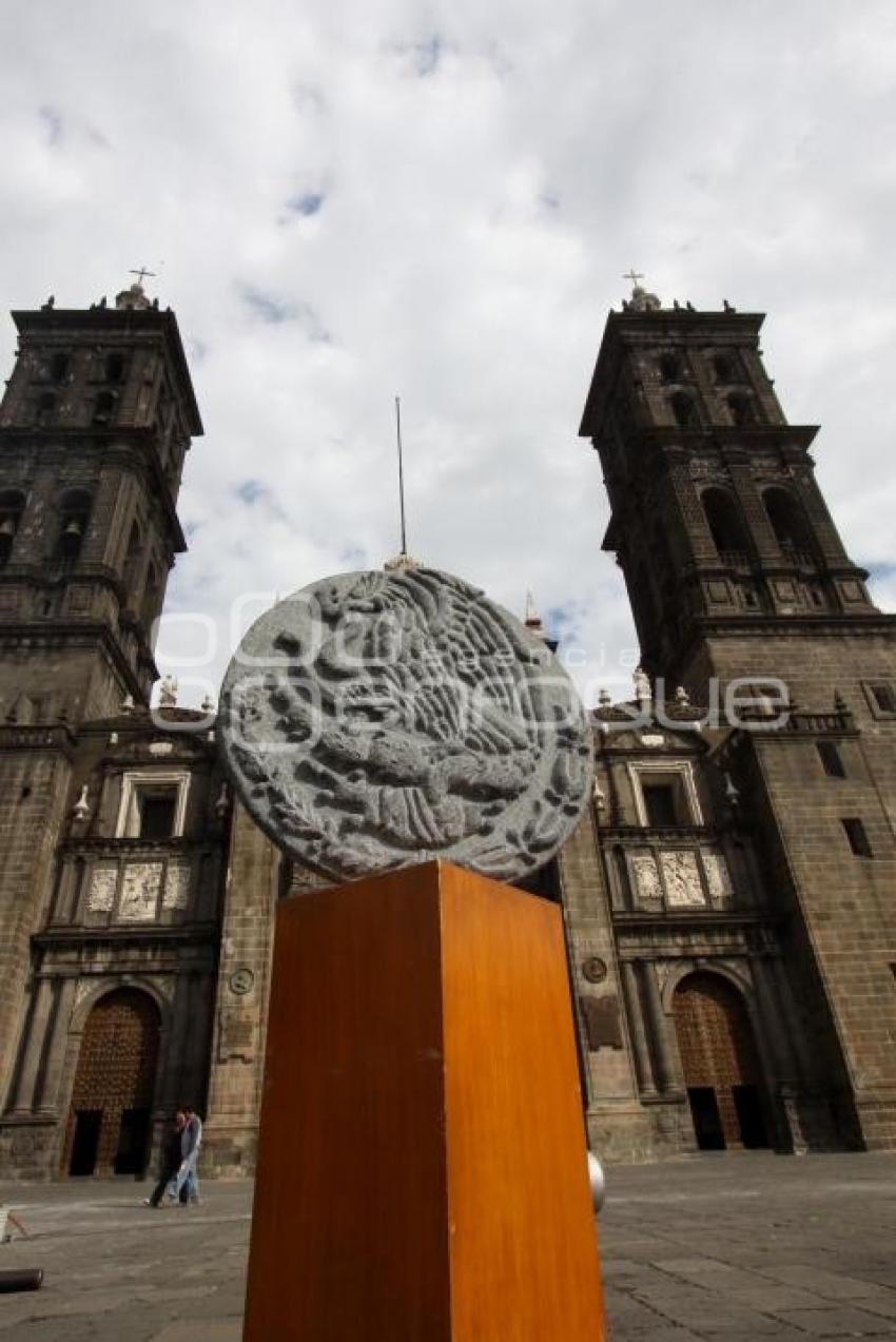 ESCUDO NACIONAL EN CATEDRAL