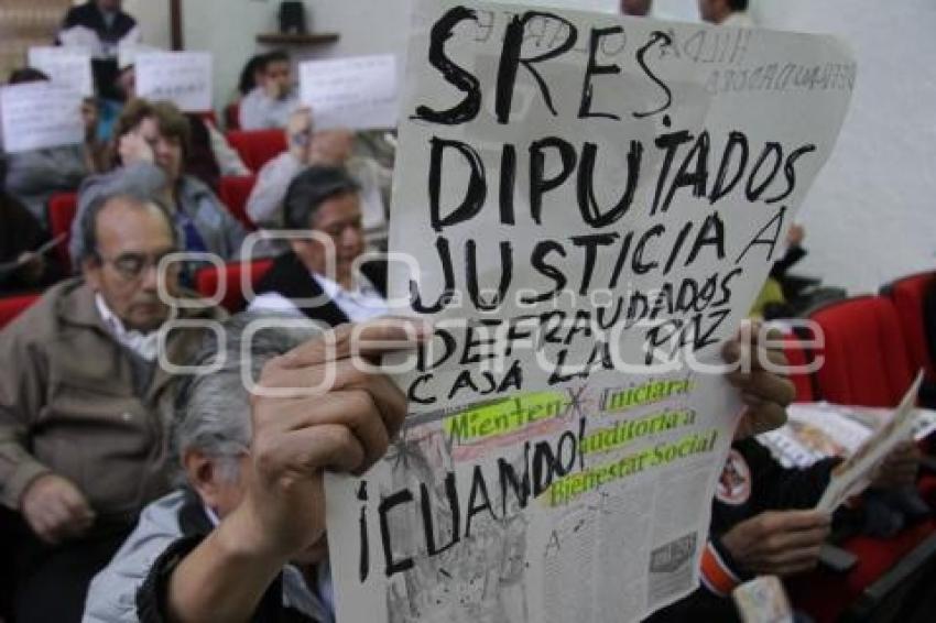 PROTESTAN DEFRAUDADOS -  CONGRESO