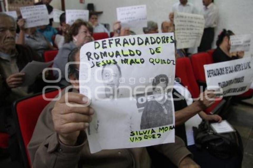 PROTESTAN DEFRAUDADOS -  CONGRESO