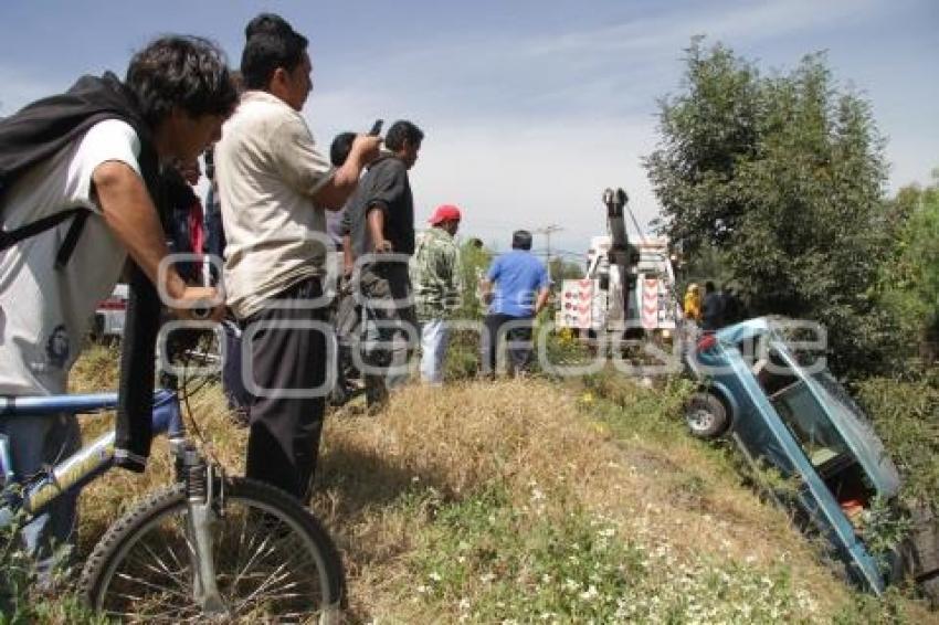 CAE A BARRANCA CAMIONETA