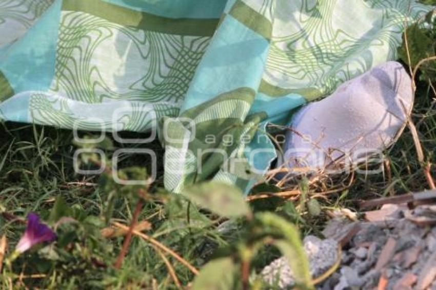 MUJER MUERTA CON RASTROS DE VIOLACION