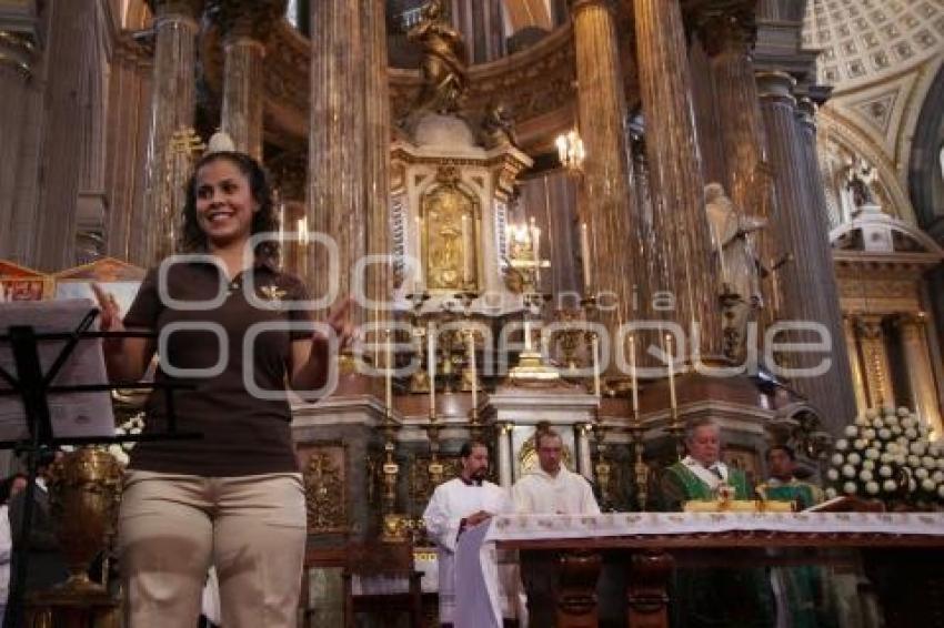 MISA EN CATEDRAL. VÍCTOR SÁNCHEZ