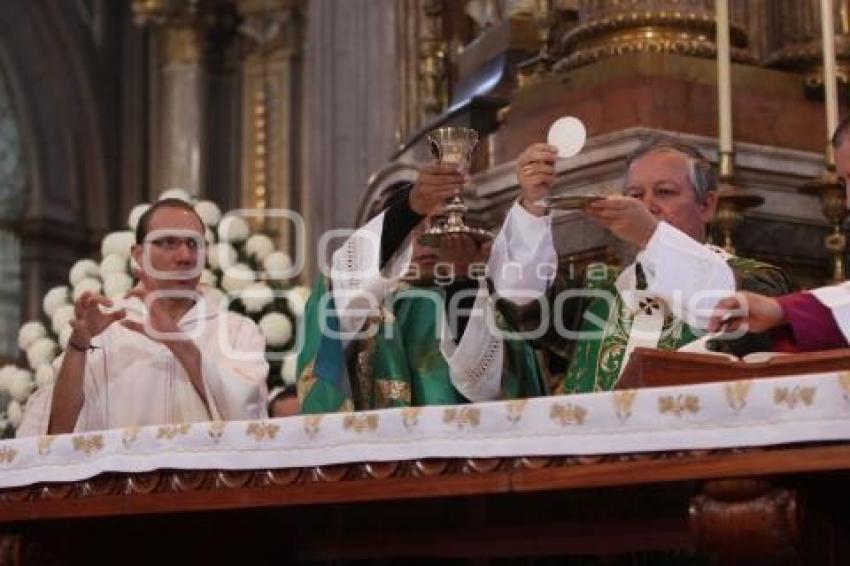 MISA EN CATEDRAL. VÍCTOR SÁNCHEZ