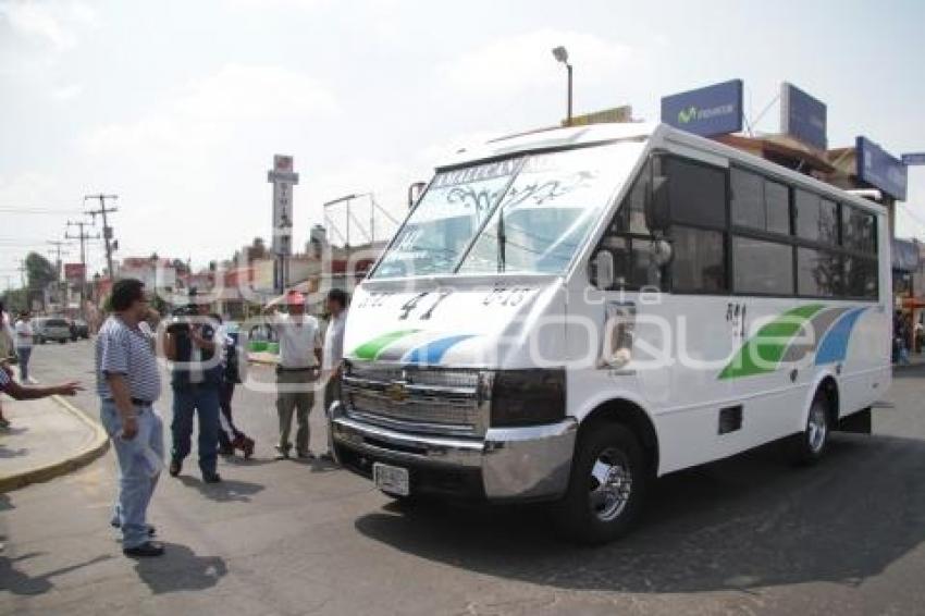 BLOQUEO DE RUTA 41 CRUCERO MERCADO AMALUCAN