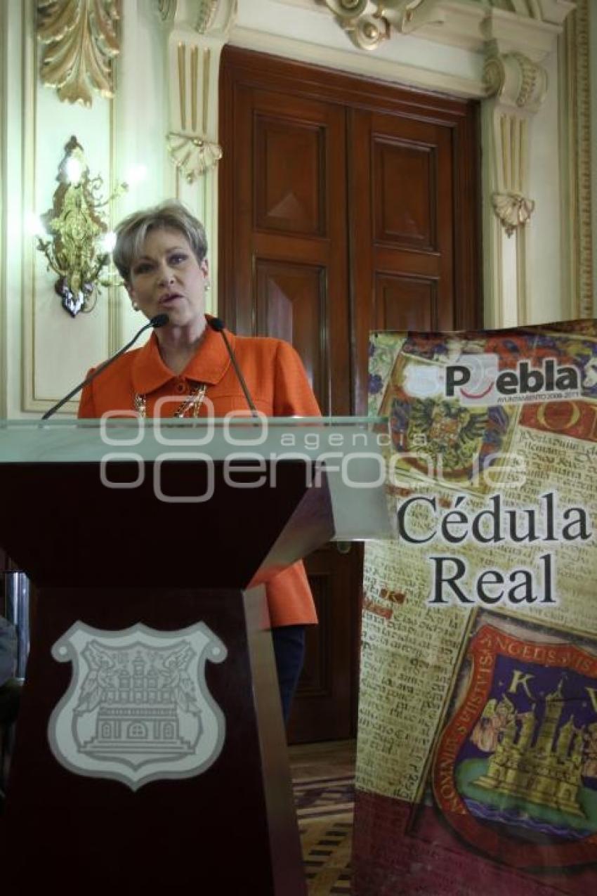 MAYTE NORIEGA. RECIBE CÉDULA REAL