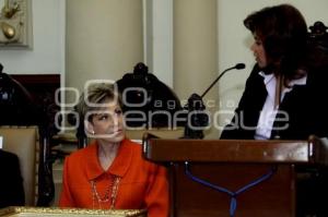 MAYTE NORIEGA. RECIBE CÉDULA REAL