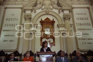 MAYTE NORIEGA. RECIBE CÉDULA REAL
