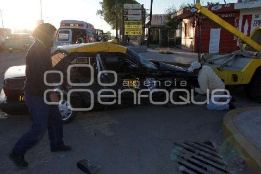 CHOQUE BULEVAR VALSEQUILLO. TAXI