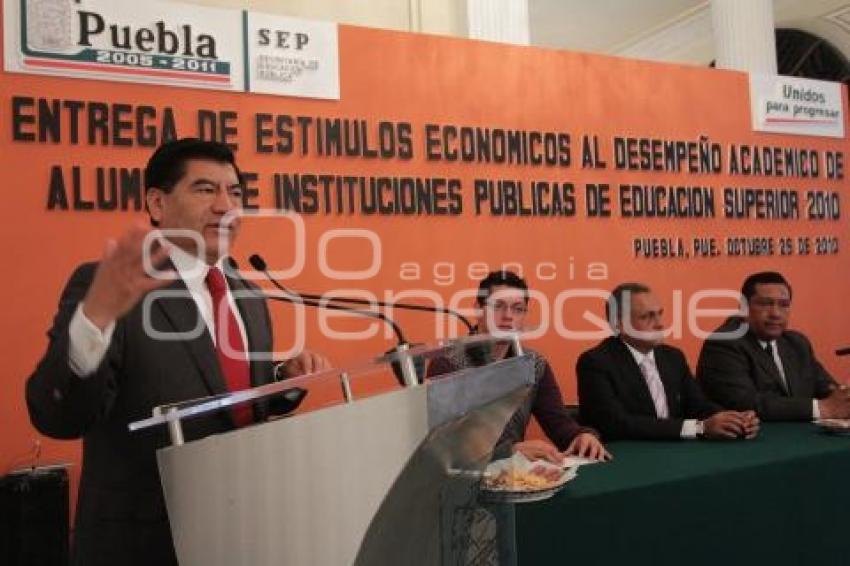 ESTÍMULOS ECONÓMICOS A ESTUDIANTES. MARIO MARÍN