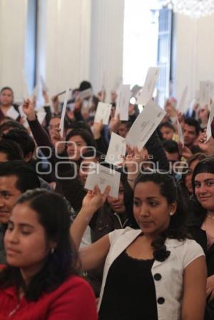 ESTÍMULOS ECONÓMICOS A ESTUDIANTES