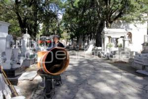 LIMPIEZA EN PANTEÓN