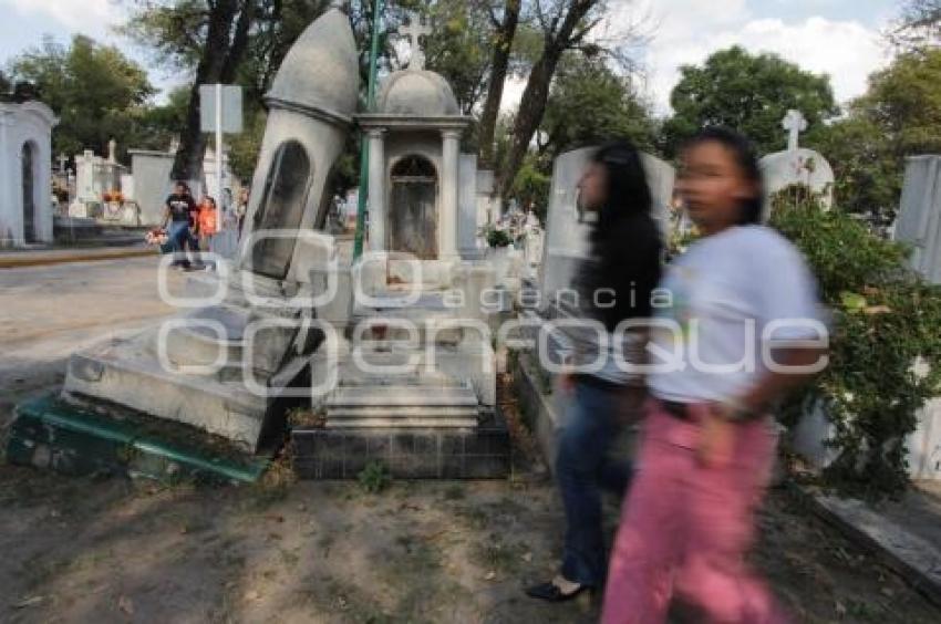 VISITA A PANTEONES. TODOS SANTOS